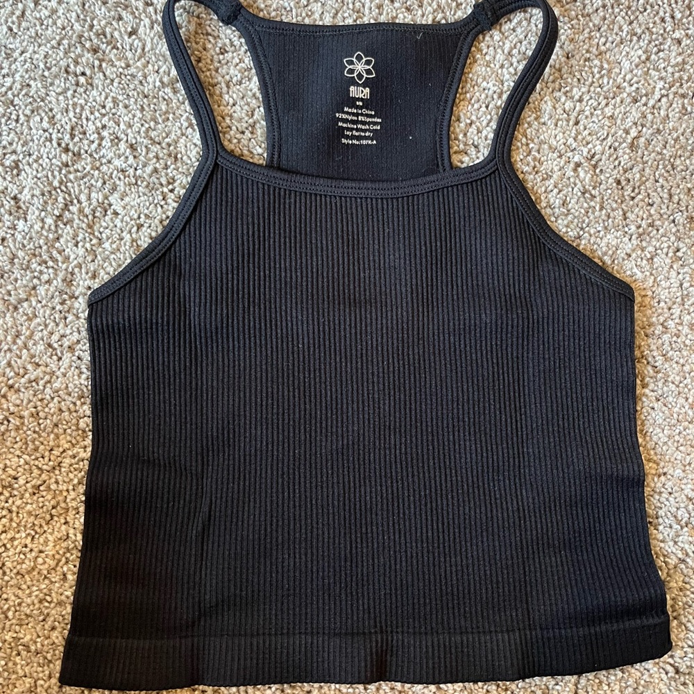 black cropped tank 🖤